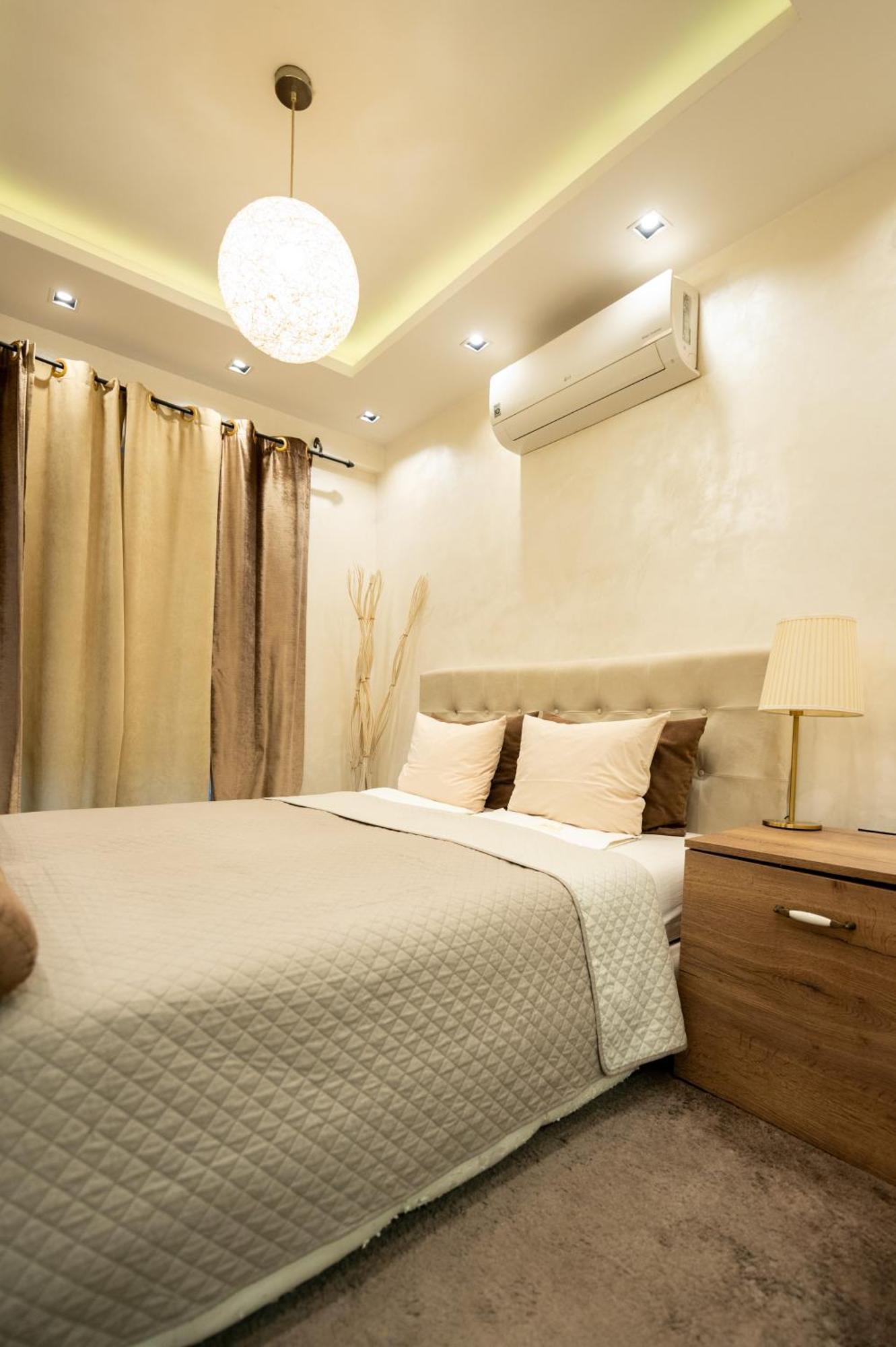 Central Business Apartments Jacuzzi Belgrade Exterior photo
